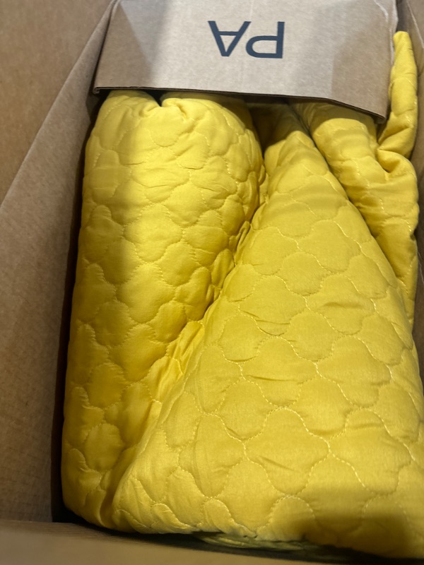 Photo 2 of Yellow Quilt Queen Size, Lightweight Quilt for Summer Ultra-Soft Microfiber Modern Style Quilted Clouds Pattern Bedspread Quit Set 3 Pieces?(1 Quilt and 2 Pillow Shams) Yellow Full/Queen