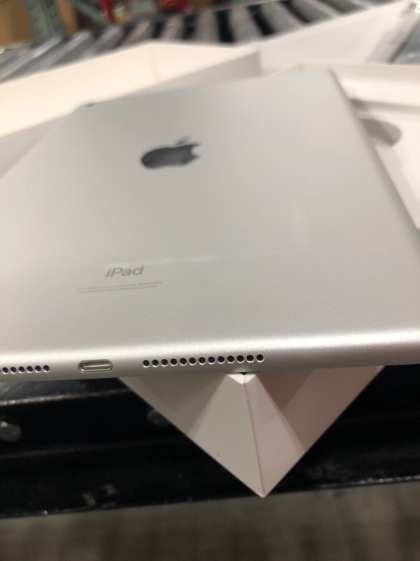 Photo 5 of Apple 2021 10.2-inch iPad (Wi-Fi, 64GB) - Silver (9th Generation) WiFi 64GB Silver
