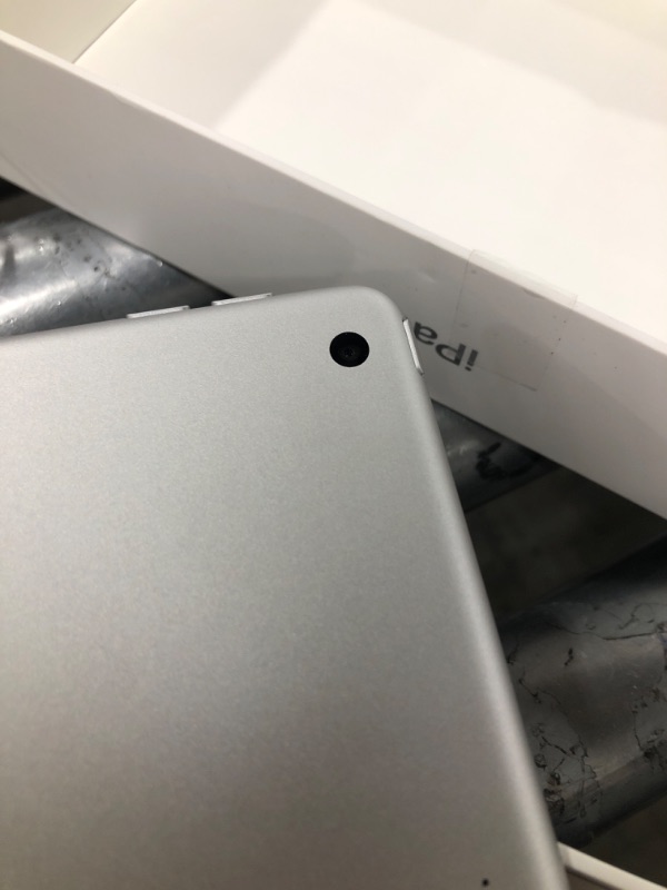 Photo 6 of Apple 2021 10.2-inch iPad (Wi-Fi, 64GB) - Silver (9th Generation) WiFi 64GB Silver