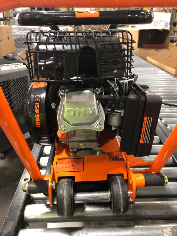 Photo 5 of VEVOR 6.5HP Plate Compactor, 196CC Gas Engine, 4200 lbs Vibratory Compaction Tamper, 22.1x15.9 in Plate Power Jumping Jack Tamper, 5600 VPM Pavement Compactor for Walkways, Asphalts, Paver Landscaping 6.5 HP