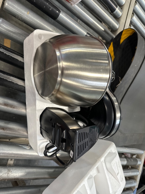 Photo 3 of **PARTS ONLY** Hamilton Beach Classic Stand and Hand Mixer, 4 Quarts, 6 Speeds with QuickBurst, Bowl Rest, 290 Watts Peak Power, Black and Stainless Black and Stainless Stand Mixer****USED***FOR PARTS ONLY****ALL SALES ARE FINAL**NO RETURNS***** 