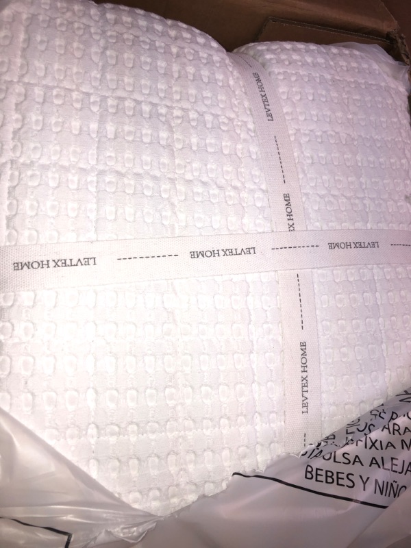 Photo 3 of ***NEEDS TO BE CLEANED***
 Home Mills Waffle King Quilt Set - Bright White - 3 ct