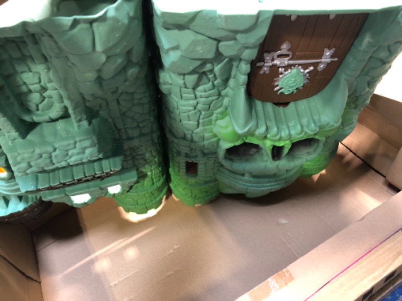 Photo 4 of ?MEGA Masters of the Universe Castle Grayskull MOTU Construction Set, Building Toys for Boys [Amazon Exclusive]