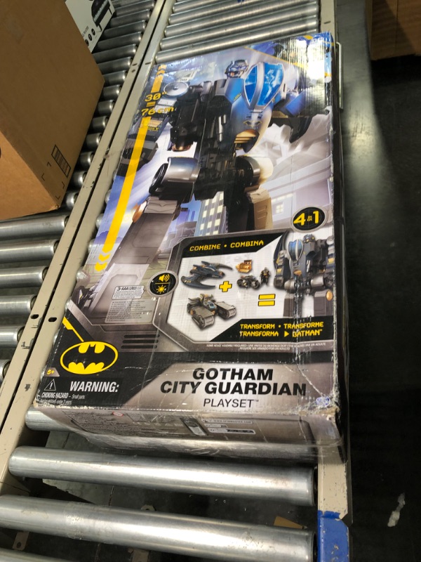 Photo 1 of DC Comics, Batman, Gotham City Guardian Playset, 4-in-1 Transformation, Batman Figure, Lights & 40+ Sounds, Kids Toy for Boys & Girls Ages 5+