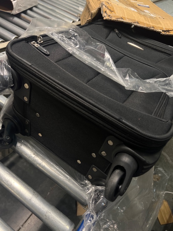 Photo 1 of 19 in Rockland Suitcase