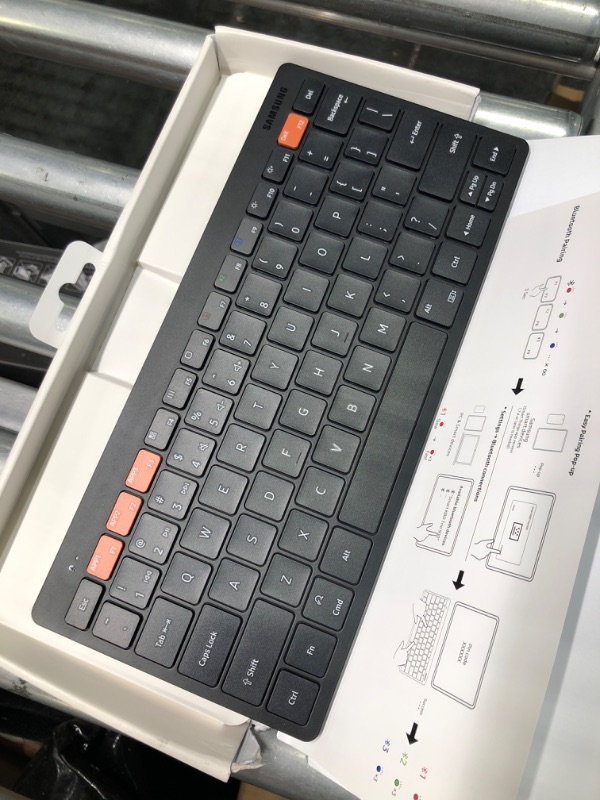 Photo 1 of ***BROKEN KEYS*** SAMSUNG Official Smart Keyboard Trio 500 (EJ-B3400UBEGUS), Black - US Model