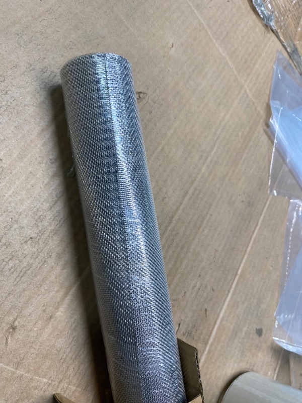 Photo 3 of 24''x50' 1/2inch Hardware Cloth 19 Gauge Hot Dip Galvanized After Welding Chicken Wire Fence Roll Galvanized Wire Mesh Roll Garden Fence Tree Guard Welded Wire Fencing Chicken Wire Fencing