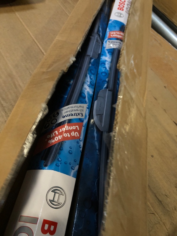 Photo 1 of Bosch Automotive ICON Wiper Blades 22A22B (Set of 2) Fits Buick: 2010-05 Allure, Chevrolet Challenger, Ford: 2010-08 F-250, Nissan More, Up to 40 percent Longer Life, Frustration Free Packaging