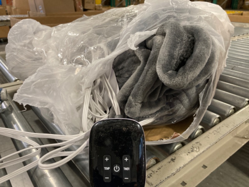 Photo 2 of [New Launch] Bearhug Electric Blanket King Size 100" x 90", Dual Controllers Heated Blanket, Velvet/Sherpa, 10-Heating Level & 1-12H Auto Off, 5 Year Warranty, Over-Heat Protect, ETL, Machine Washable King Size 100" × 90" Gray-velvet & Sherpa