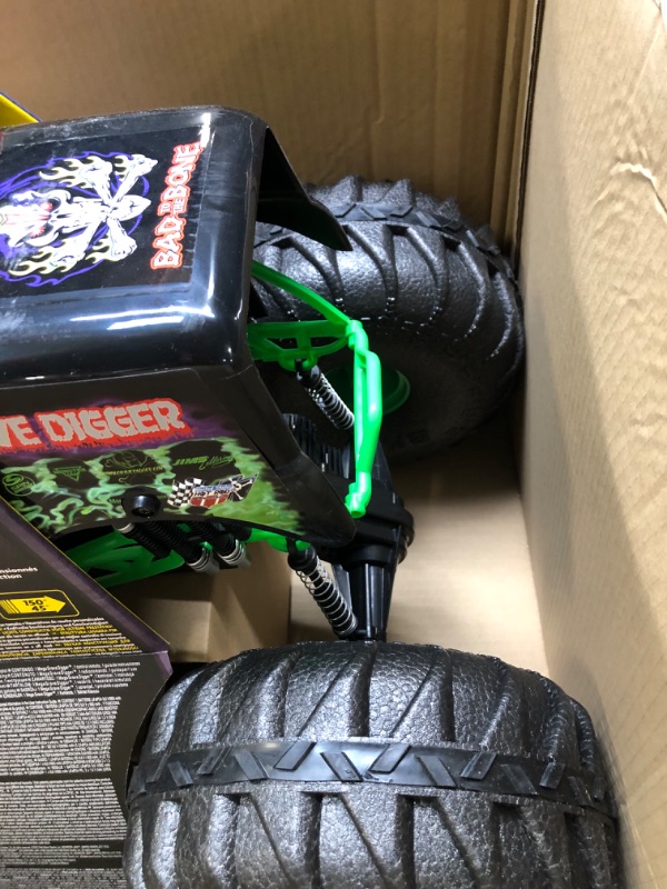 Photo 3 of *** NOT FUNCTIONAL**** SELLING AS PARTS*****
Monster Jam, Official Mega Grave Digger All-Terrain Remote Control Monster Truck, Over 2 Ft. Tall, 1:6 Scale, Kids Toys for Boys and Girls Ages 4-6+ Mega Grave Digger (V2)