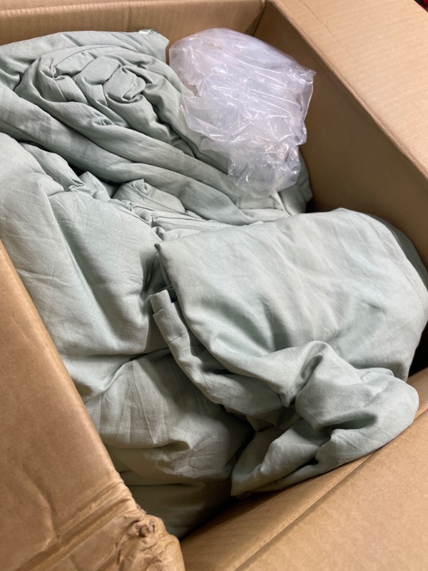 Photo 2 of                                    Litanika King Size Comforter Set Sage Green, 3 Pieces Lightweight Solid Bedding Comforters Sets, All Season Fluffy Down Alternative Comforter Bed Set Quilt Blanket
                                                   
