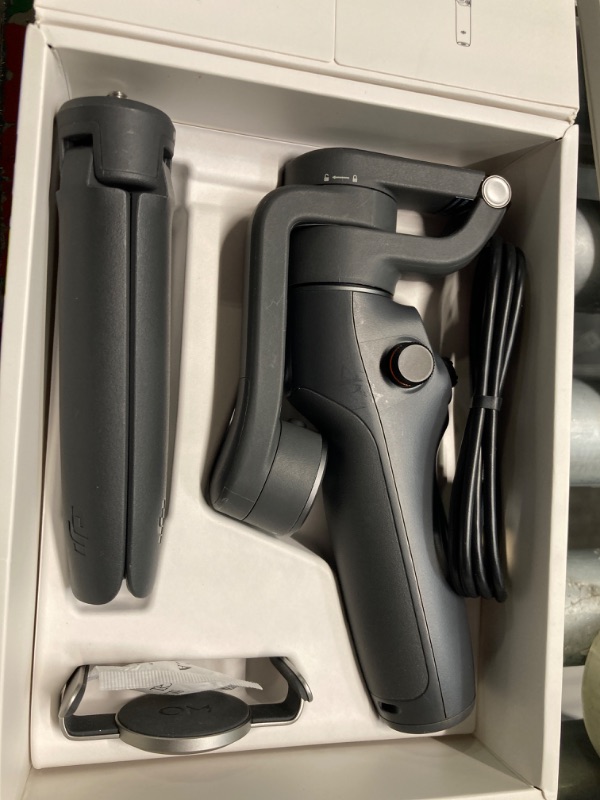 Photo 3 of DJI Osmo Mobile 6 Smartphone Gimbal