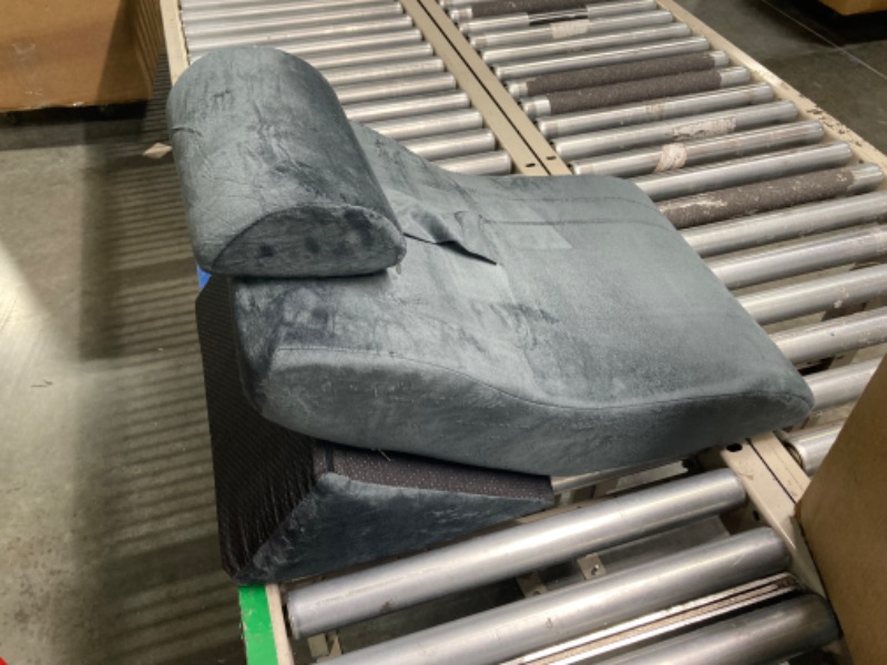 Photo 1 of 3 pc wedge pillow set 