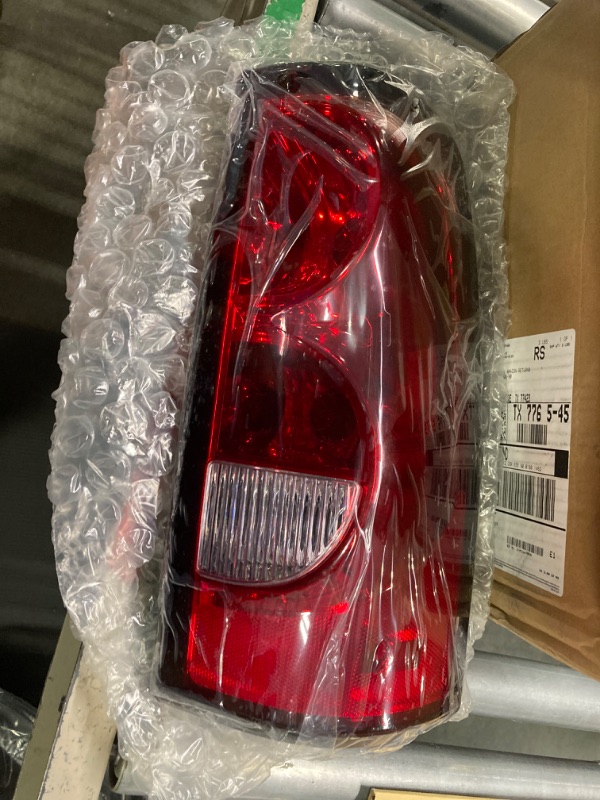 Photo 3 of AUTOONE - For 2003 2004 2005 2006 Chevy Silverado Tail Light Assembly Factory OEM Taillights Compatible with Chevrolet Silverado 1500/ 2500HD/ 3500, Passenger Side(RH)