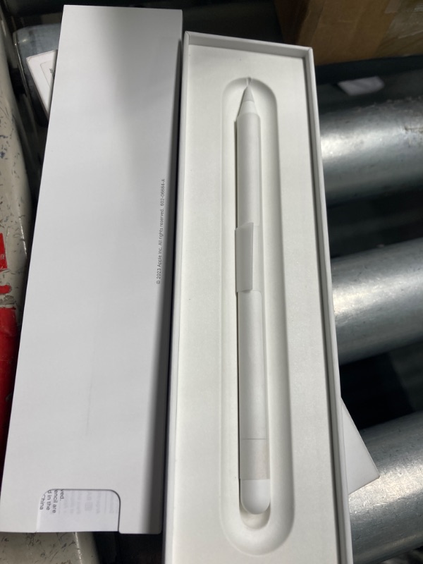 Photo 2 of Apple Pencil (USB-C) ???????