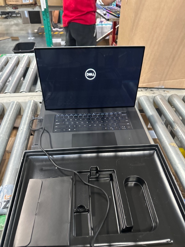 Photo 2 of Dell XPS 13 9310 Laptop - 13.4-inch OLED 3.5K (3456x2160) Touchscreen Display, Intel Core i7-11195G7, 16GB LPDDR4x, 512GB SSD, Intel Iris Xe Graphics, 1-Year Premium Support, Windows 11 Home - Silver***missing usbc to usb adapter
