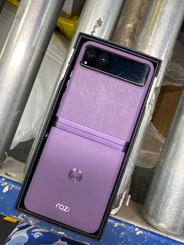 Photo 2 of **BE ADVISED --->>> FOR PARTS ONLY - AS-IS NO RETURNS - THANK YOU**
Motorola razr | 2023 | Unlocked | Made for US 8/128 | 32MP Camera | Summer Lilac, 73.95 x 170.82 x 7.35mm***Cracked but still functions***