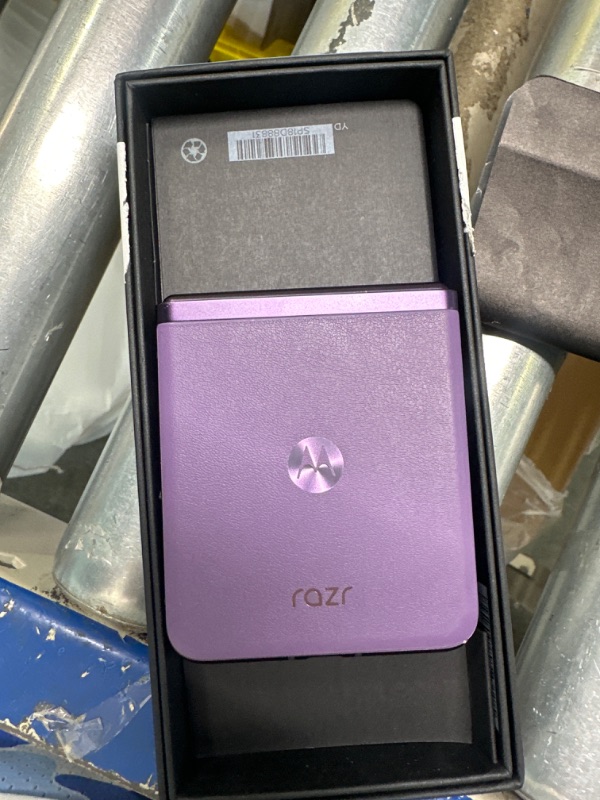 Photo 6 of **BE ADVISED --->>> FOR PARTS ONLY - AS-IS NO RETURNS - THANK YOU**
Motorola razr | 2023 | Unlocked | Made for US 8/128 | 32MP Camera | Summer Lilac, 73.95 x 170.82 x 7.35mm***Cracked but still functions***