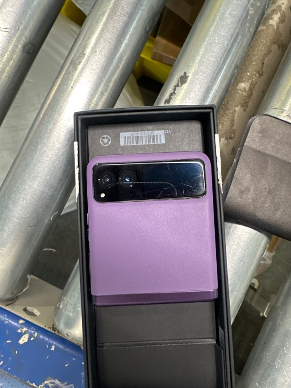 Photo 5 of **BE ADVISED --->>> FOR PARTS ONLY - AS-IS NO RETURNS - THANK YOU**
Motorola razr | 2023 | Unlocked | Made for US 8/128 | 32MP Camera | Summer Lilac, 73.95 x 170.82 x 7.35mm***Cracked but still functions***