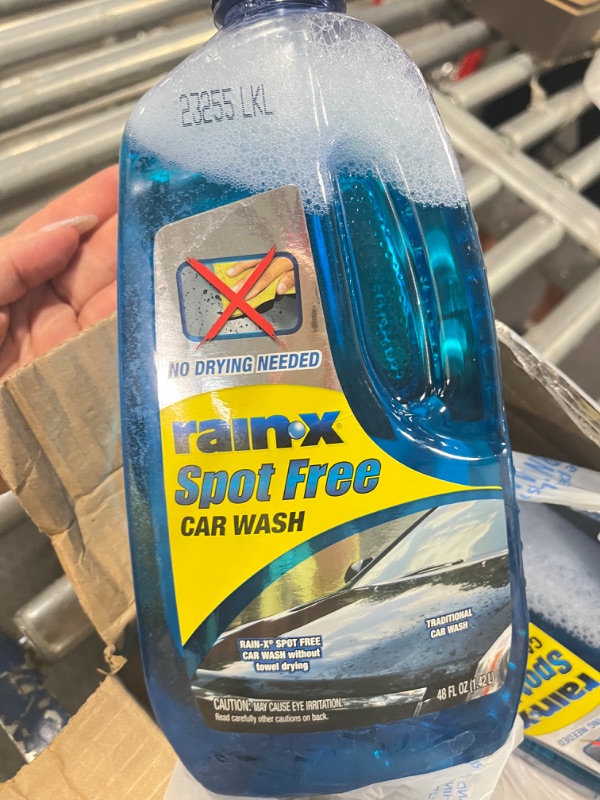 Photo 4 of 2 Rain-X 620073 - Car Wash Deep Cleaning, High Foam Soap Provides Spot Free Shine with No Towel Or Hand Drying Needed - Car soap for car cleaning and detailing 48 fl oz 48 Fl Oz (Pack of 2) Pack of 2

