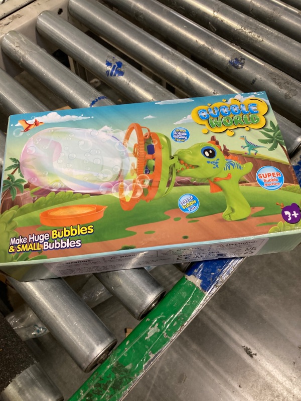 Photo 2 of Bubble  Bubble Machine Dinosaur Bubble Blower Toy for Kids and Toddlers Bubble in Bubble Gun with 8 oz Bubble Solution for 3 4 5 6 7 8 Years Old Boys and Girls Green