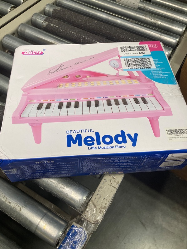 Photo 2 of BAOLI 31 Keys Little Pink Piano for Girls with Microphone Electronic Organ Music Keyboard for Kids