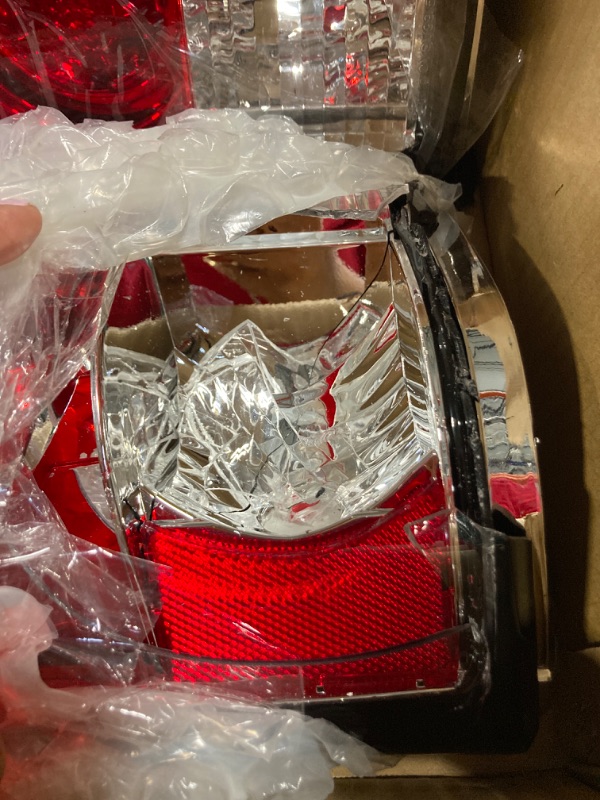 Photo 3 of **** SELLING AS PARTS*****
AUTOSAVER88 Tail Lights Compatible with 1999-2002 Chevy Silverado 1500/2500, 01-02 Silverado 1500 HD/2500 HD/3500, 99-03 GMC Sierra Clear Lens Red Housing Taillights Pair (ONLY Fit Fleetside Models) Red Lens