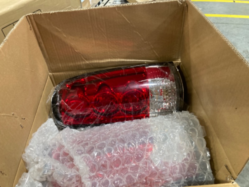 Photo 2 of **** SELLING AS PARTS*****
AUTOSAVER88 Tail Lights Compatible with 1999-2002 Chevy Silverado 1500/2500, 01-02 Silverado 1500 HD/2500 HD/3500, 99-03 GMC Sierra Clear Lens Red Housing Taillights Pair (ONLY Fit Fleetside Models) Red Lens****USED***ONLY 1 ***