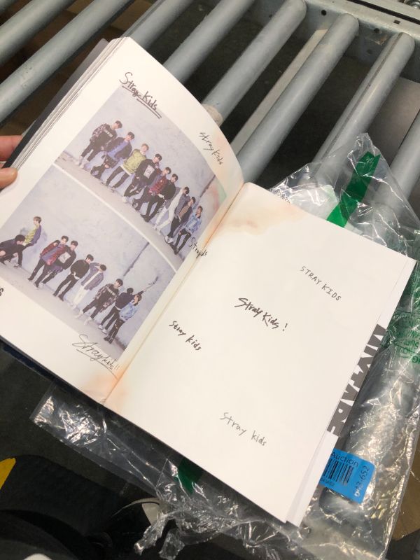 Photo 4 of **READ NOTES BEFORE PURCHASE**
Stray Kids - Mixtape [CD]