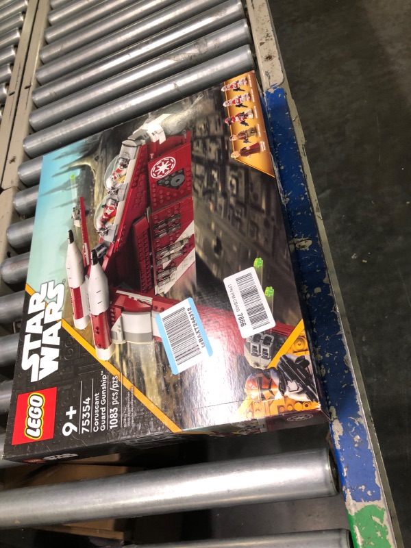 Photo 2 of ***FOR PARTS***LEGO Star Wars: The Clone Wars Coruscant Guard Gunship 75354 Buildable Star Wars Toy for 9 Year Olds, Gift Idea for Star Wars Fans Including Chancellor Palpatine, Padme and 3 Clone Trooper Minifigures