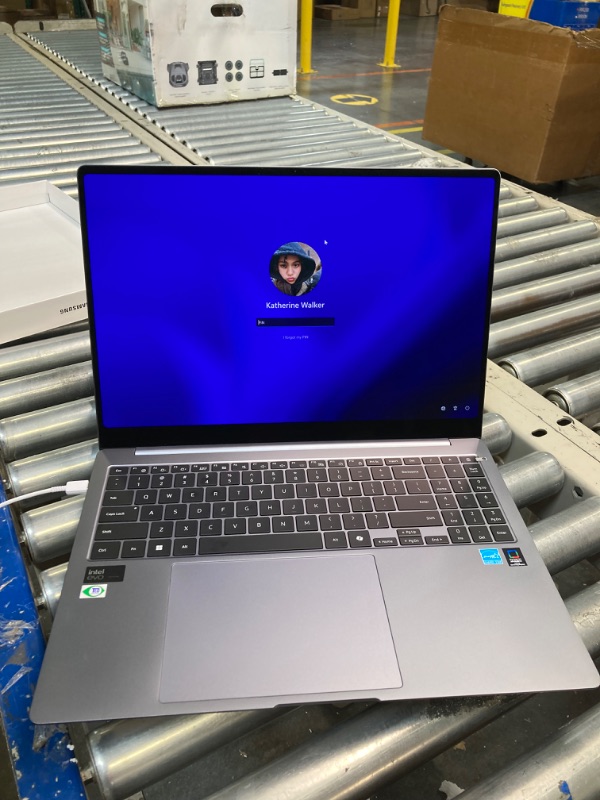Photo 1 of SAMSUNG 16" Galaxy Book4 Pro Business Laptop, Wi-Fi PC Computer, Windows 11 PRO, Intel Core 7 Ultra 155H / 32GB / 1TB, 3K AMOLED Touchscreen, 2024 Model, NP964XGK-KG1US, Moonstone Gray Intel Core Ultra 7 155H 1 TB 16 -Inch Moonstone Gray
***Used, but in g