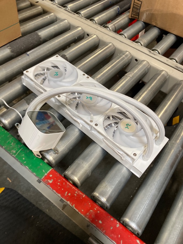 Photo 3 of DeepCool LS720 SE Digital Edition White Liquid Cooler 360mm 4th Gen Dual-Chamber Pump 3100RPM 300w TDP AIO Cooler Anti-Leak Tech with ARGB Fans CPU Water Cooler
****used, but in good condition*** 
