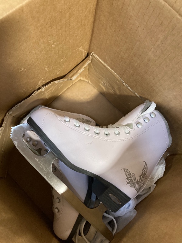 Photo 2 of Horizon Adult Ice Skates - Recreational Figure Ice Skates with Stainless Steel Blade SIZE 6, WHITE ***SIMILAR ITEM***