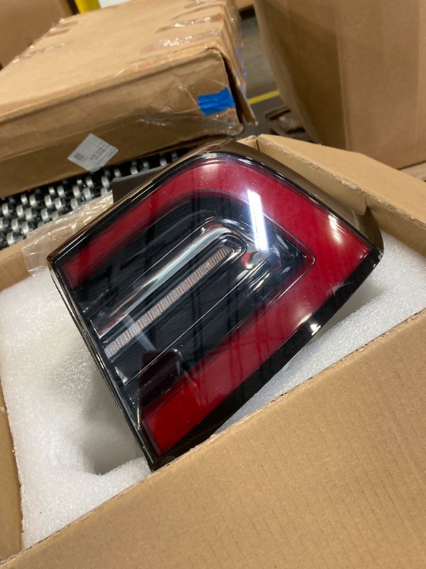 Photo 1 of Misakomo Rear Outer Tail Light Assembly, Compatible with 2017-2022 Tesla Model 3, Replace 1077398 Right Passenger Side Brake Running Turn Signal Tail Lamps***USED***CAN BE USED FOR PARTS*** 