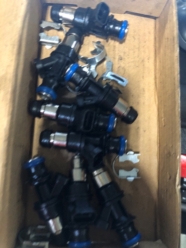Photo 1 of Fuel Injector 4 Holes 8Pcs - 4.8L 5.3L 6.0L Engine - for 2001-2007 Chevy Silverado Suburban Tahoe GMC Sierra Yukon Cadillac Escalade & More - Replace# 17113698, 17113553, 25317628,FJ315, FJ10062