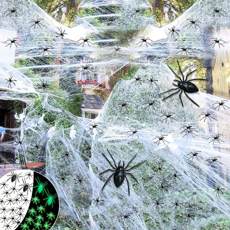 Photo 1 of 1000 sqft Halloween Spider Web Decorations,Super Stretch Spider Web with 60 Plastic Fake Spider Halloween Party Supplies Scene Props Indoor Outdoor Decorations for Bar Haunted House (300g/10.58 oz)