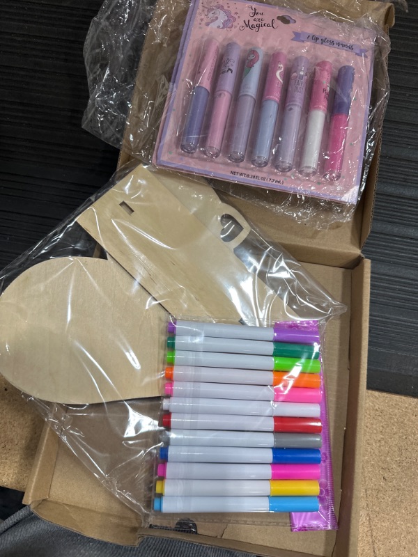 Photo 1 of 2 kids merchandise ( 14 lipstick kit , heart drawing coloring  ) 