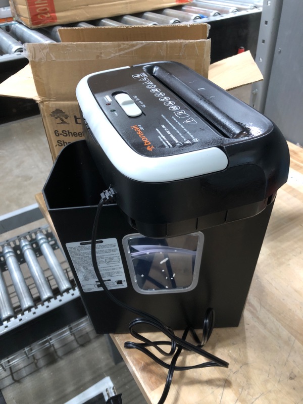 Photo 1 of 6-sheet crosscut paper shredder