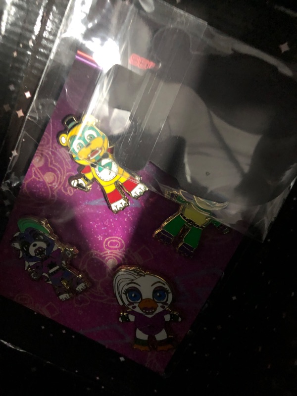 Photo 3 of *MISSING ALL FIGURES AND STICKER SHEET * DAMAGED BOX**
Five Nights at Freddy's: Security Breach (XSX) Collector's Edition Xbox Series X Collector's