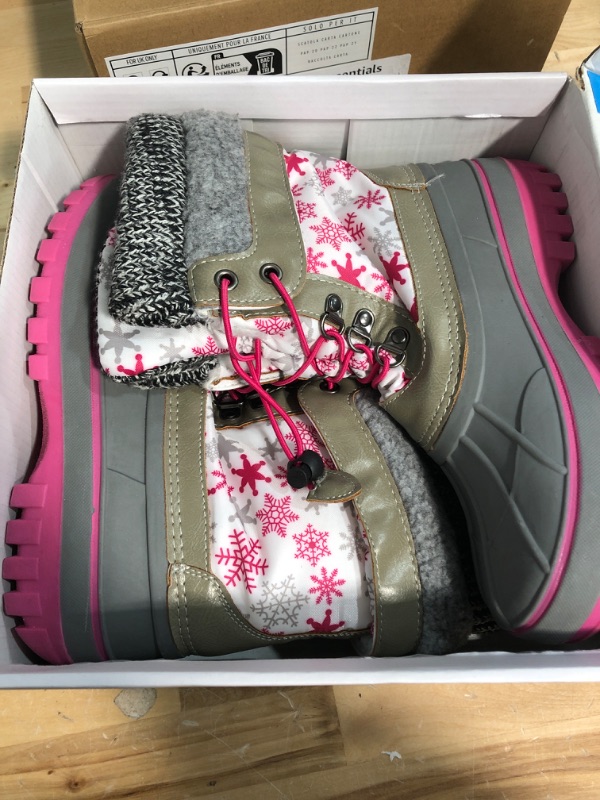 Photo 2 of DREAM PAIRS Boys Girls Insulated Waterproof Winter Snow Boots size 3
