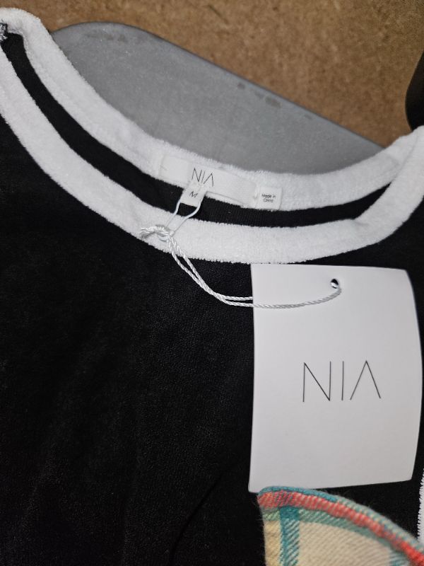 Photo 1 of MEDIUM Crop Top Absorbent Black & White Lining Crop Top Tank Top Sleeveless Top MEDIUM SIZE