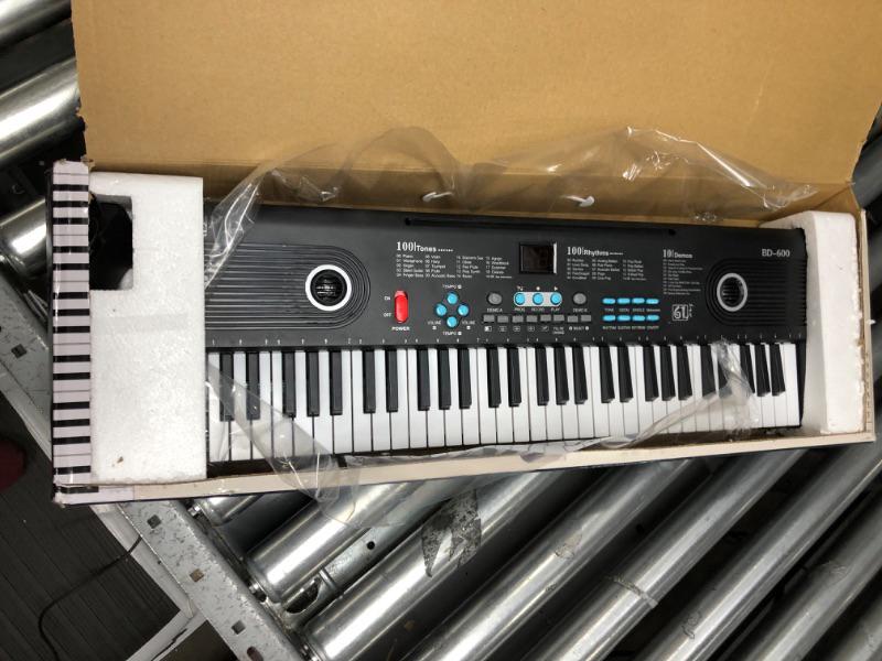 Photo 2 of * used item * see all images *
61 keys keyboard piano, Electronic Digital Piano with Built-In Speaker Microphone, Portable Keyboard 