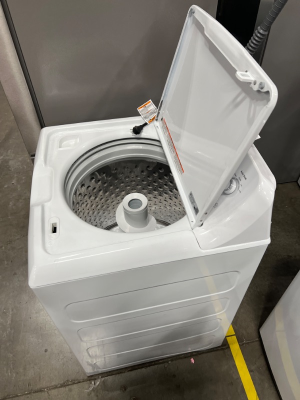 Photo 4 of GE 4.5-cu ft High Efficiency Agitator Top-Load Washer (White)
