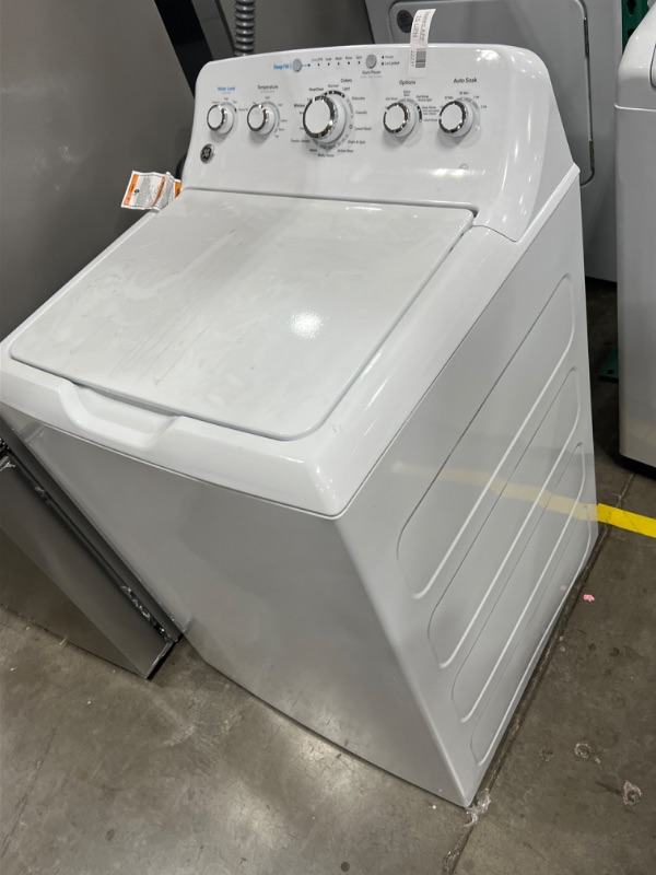 Photo 5 of GE 4.5-cu ft High Efficiency Agitator Top-Load Washer (White)
