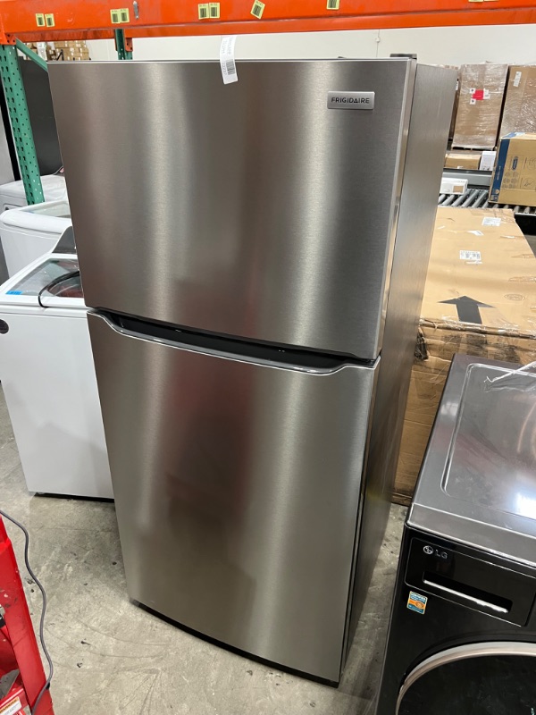 Photo 5 of Frigidaire 20-cu ft Top-Freezer Refrigerator (Fingerprint Resistant Stainless Steel)
