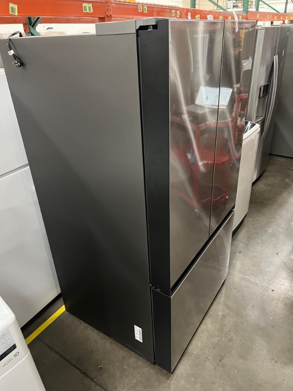 Photo 8 of Bespoke 3-Door French Door Refrigerator (30 cu. ft.) with AutoFill Water Pitcher in Stainless Steel
