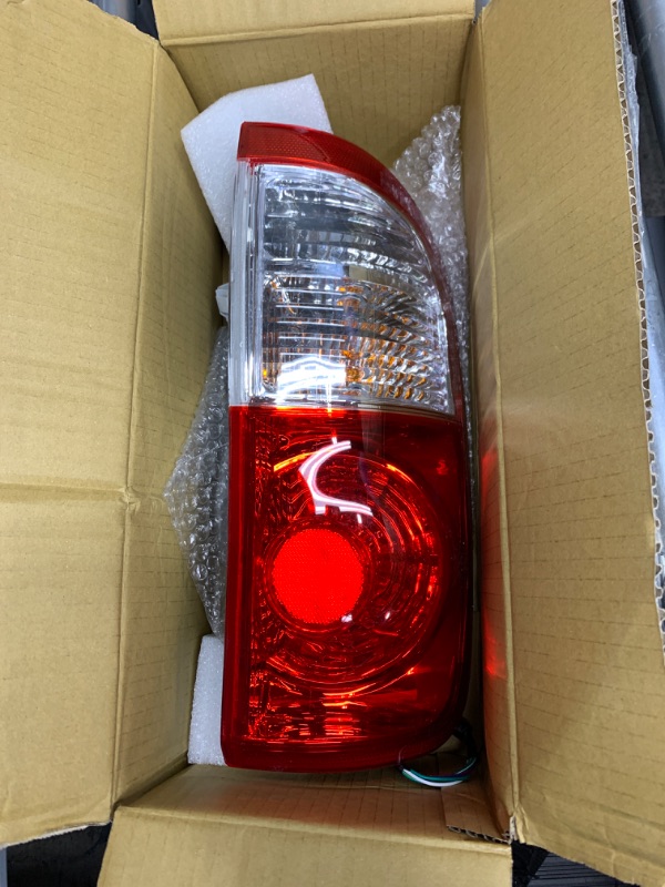 Photo 2 of For 2000-2006 Toyota Tundra Rear Tail Light Passenger Side TO2801153 DOUBLE Cab; Std Bed; Clear/Red Lens | 81550-0C040