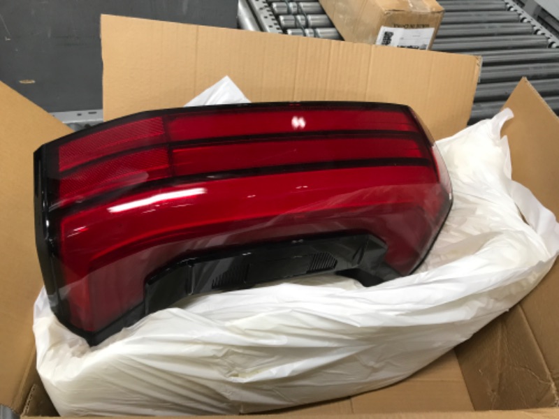 Photo 1 of Dasbecan Right Passenger Side Tail Light Assembly Rear Lamp LED Type Compatible with 2022 2023 2024 Toyota Tundra Replace 81550-0C130 (3 Pin)