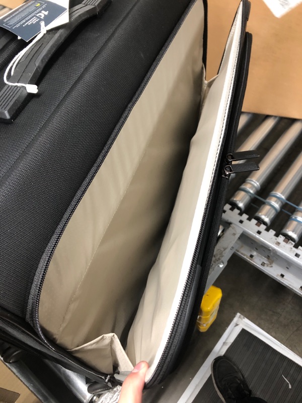 Photo 3 of ***USED - DIRTY***
Samsonite Silhouette 17 Garment Bag Spinner