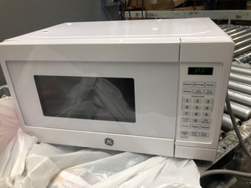 Photo 2 of 0.7 cu. ft. Small Countertop Microwave White